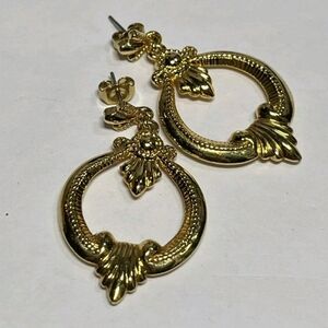 Elegant Gold Hoop Earrings